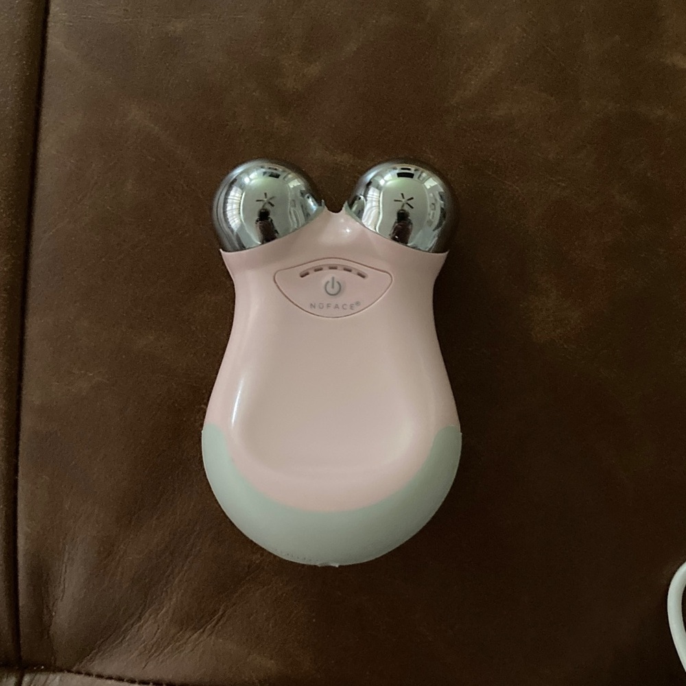 NuFace Light Pink and Silver Facial Tool